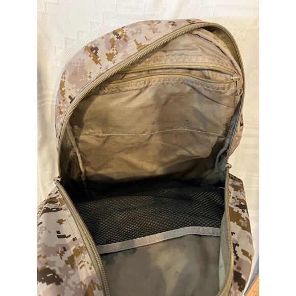 Generic Desert Tan Camo Tactical Backpack - Picture 3 of 3